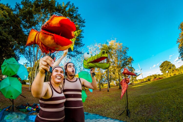 Saúde mental, cinema e tributo a Adriana Calcanhotto marcam agenda do Sesc Teatro Prosa do Sesc MS