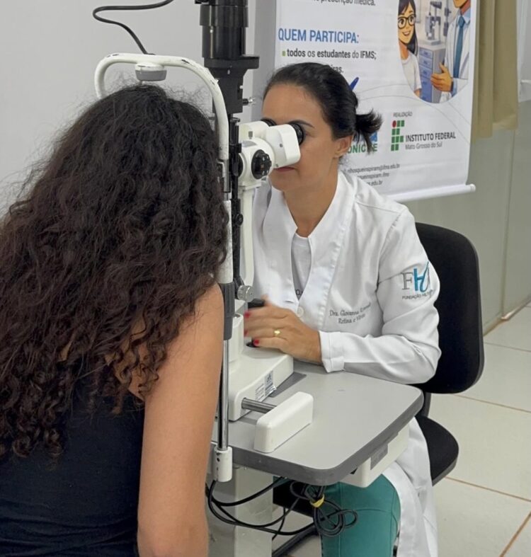 Soraya Thronicke destina R$ 1 mi a projeto que leva óculos gratuitos a milhares de estudantes em MS