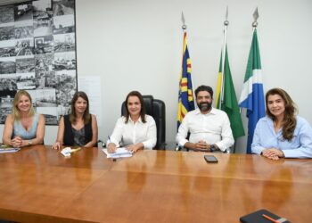 Prefeitura assina três contratos de gestão para 2026 e fala em compromisso e transparência