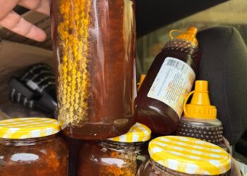 Polícia apreende 250Kg de mel sem procedência sendo transportados em caminhonete na Capital