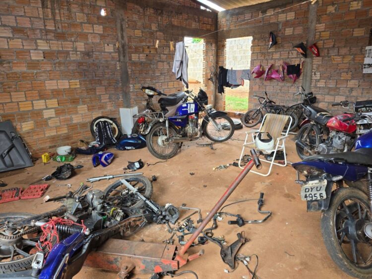 Adolescentes são apreendidos em Sete Quedas por furtarem moto do pátio do Detran