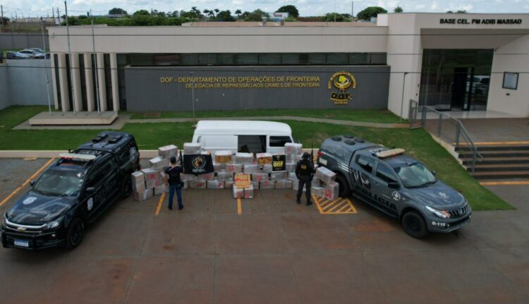 Polícia apreende R$ 4,1 milhões em drogas em área de lazer no Bairro Campina Verde em Dourados