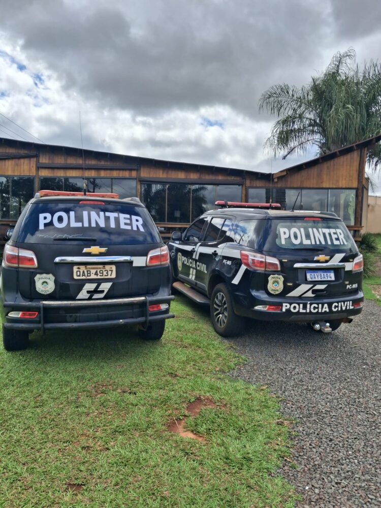 Polícia prende mulher que arrancou orelha de marido com faca e jogou no lixo na Capital