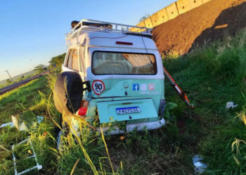 Colisão entre VW Kombi e carreta mata casal na BR-163, entre Dourados e Caarapó