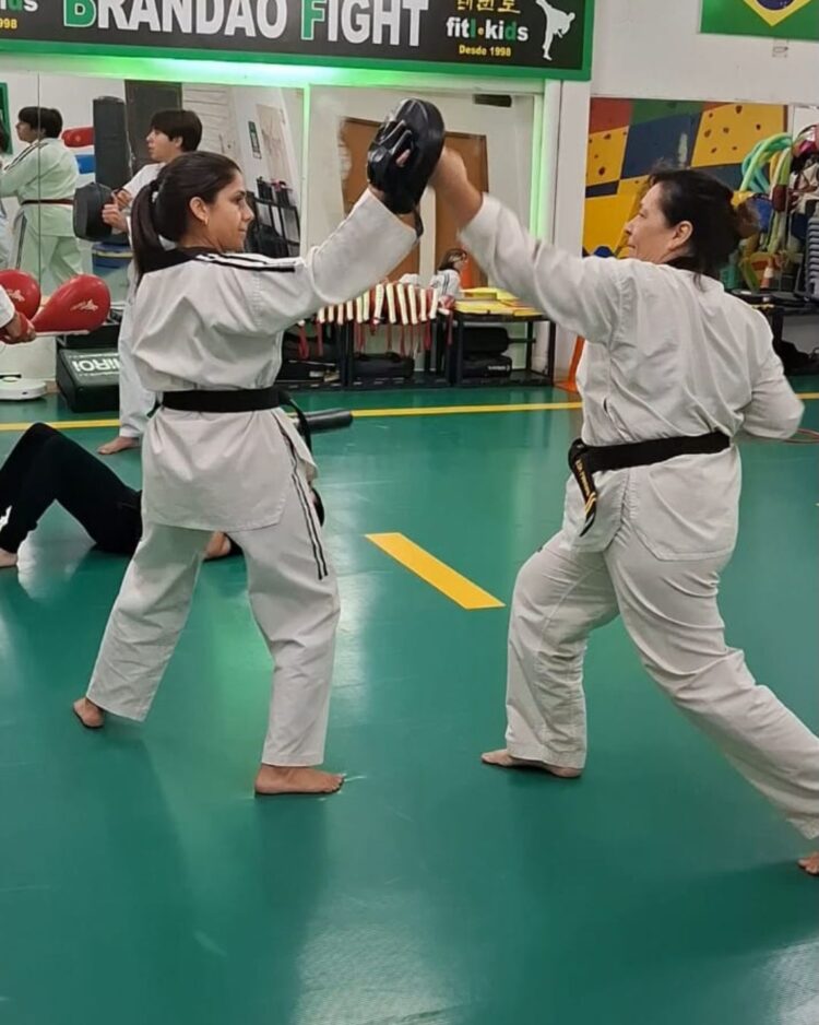 Aula gratuita de autodefesa para mulheres acontece neste sábado em shopping da Capital