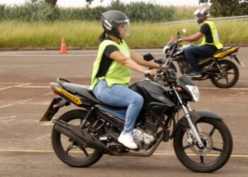 Mês da Mulher: Corpo de Bombeiros e Detran-MS lançam curso de pilotagem segura para mulheres