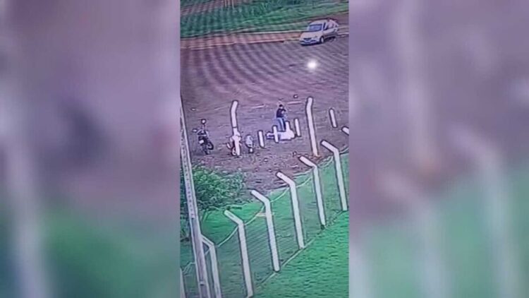 Capivara News TV: Vídeo mostra momento em que detento é executado na porta de presídio do semiaberto