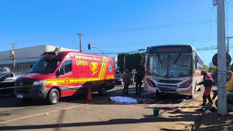 Motociclista morre ao colidir com ônibus coletivo na Av. Brilhante nesta manhã em CG