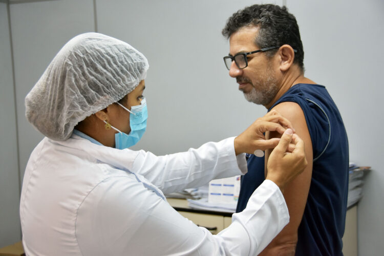 Sesi começa vacinação de 18 mil trabalhadores da indústria em MS