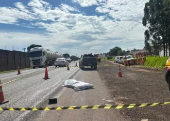 Mulher cai de caminhonete durante discussão com marido e morre em Campo Grande