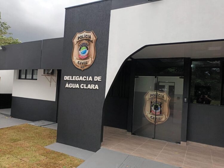 Bêbado, homem tenta matar mulher atropelada após briga em Água Clara