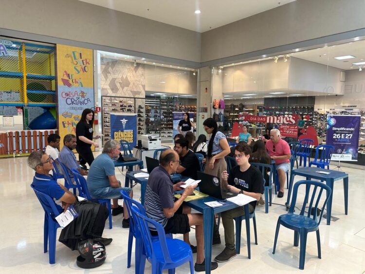 Ação em shopping da Capital auxilia contribuintes na declaração do Imposto de Renda