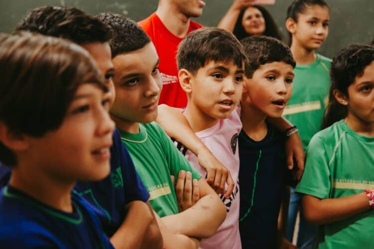 ´Da ponte pra cá´: projeto leva rap e poesia falada a escolas públicas e transforma vivências em rima e expressão