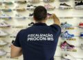 Mais de mil pares de tênis falsificados são apreendidos no Centro de Campo Grande