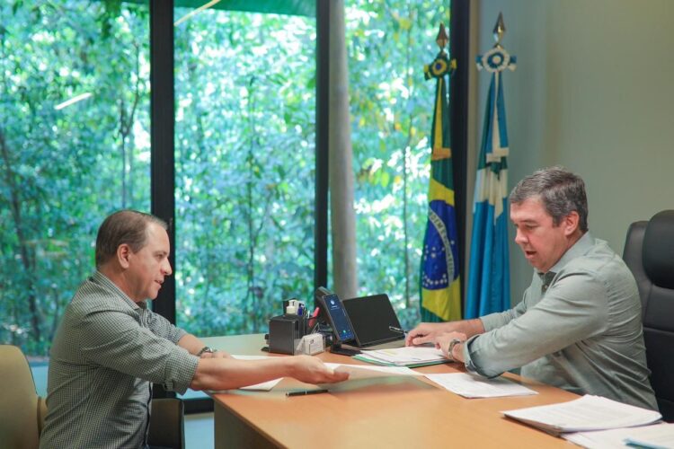 Riedel convoca reunião com militares após pedido de Coronel David