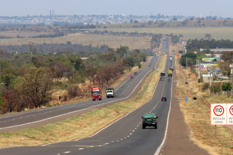 Operação Tiradentes: Feriado prolongado tem previsão de 306 mil veículos na BR-163 em MS