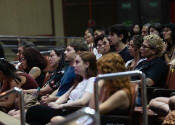 Entre palavras, vozes e encontros: mulheres protagonizam a cena formativa do FestJuv