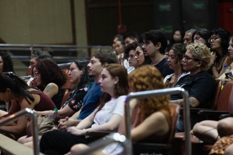 Entre palavras, vozes e encontros: mulheres protagonizam a cena formativa do FestJuv
