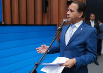 Assembleia Legislativa aprova Diploma de Ilustre Visitante a Flávio Bolsonaro