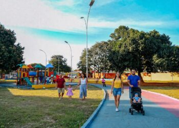 Com feriado prolongado, praças e parques viram refúgio para famílias em Campo Grande