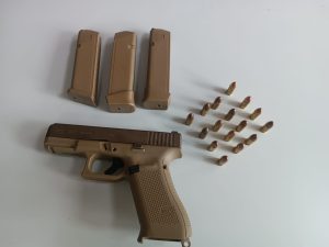 Polícia apreende pistola marca Glock com investigado por violência contra mulher no Santo Eugênio