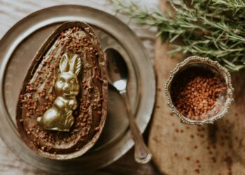É chocolate ou “sabor chocolate”? Páscoa reacende debate sobre o que estamos consumindo