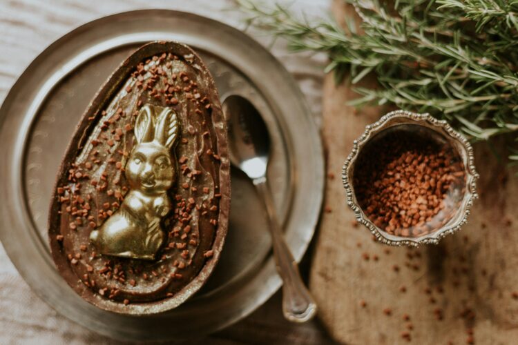 É chocolate ou “sabor chocolate”? Páscoa reacende debate sobre o que estamos consumindo