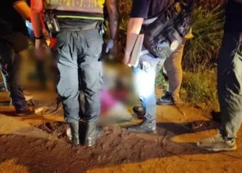 Justiceiros matam homem a tiros na fronteira e deixam bilhete: “Não roubar, estamos de volta”
