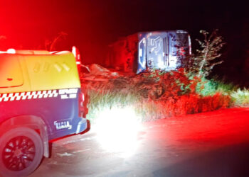 Ônibus tomba na MS-040 e um passageiro de 54 anos morre em Santa Rita do Pardo