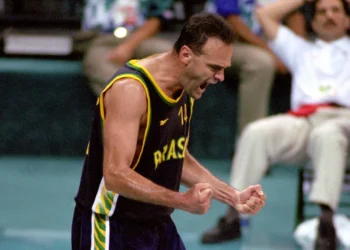 Morre Oscar Schmidt, lenda do basquete, aos 68 anos de idade