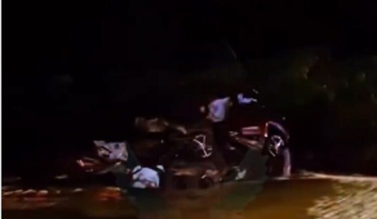 Colisão frontal entre caminhonete e carreta mata 2 pessoas na BR-163 em Jaraguari