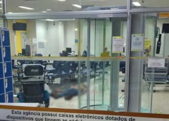 De tornozeleira eletrônica, homem tem surto e morre dentro de agência na Av. Bandeirantes