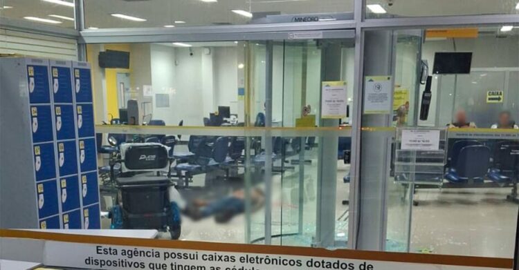 De tornozeleira eletrônica, homem tem surto e morre dentro de agência na Av. Bandeirantes