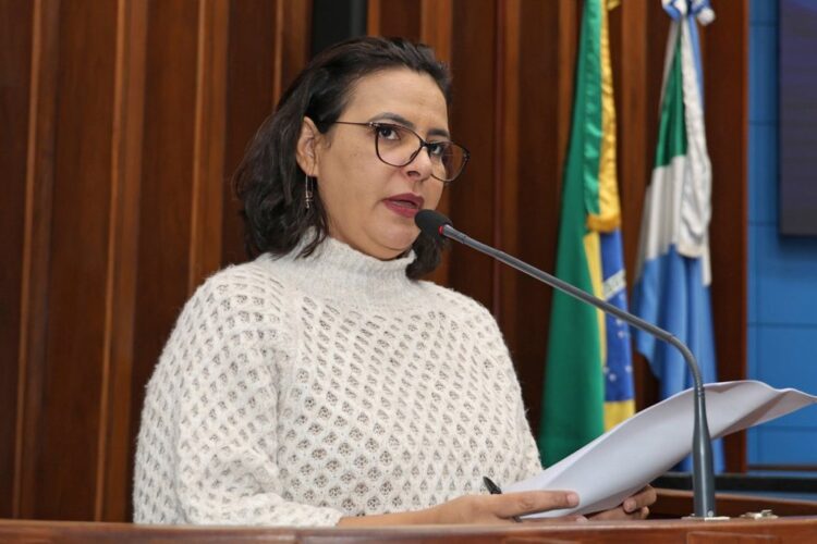 Deputada Gleice Jane cobra transparência da Cassems após reajuste para cônjuges