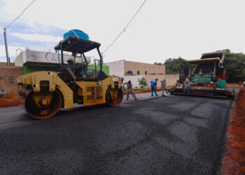 Com pacote de quase R$300 milhões, Prefeitura vai asfaltar 10 bairros da Capital. Confira quais: