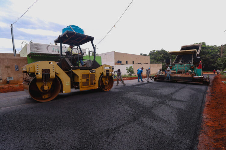 Com pacote de quase R$300 milhões, Prefeitura vai asfaltar 10 bairros da Capital. Confira quais: