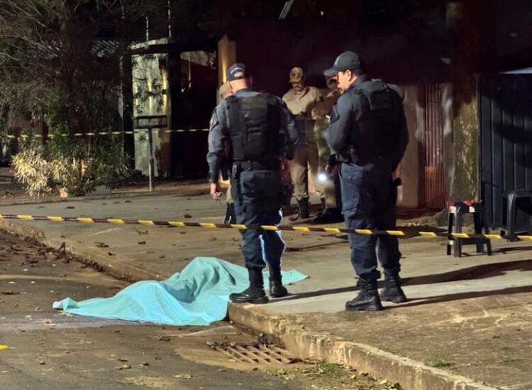 Homem é morto a tiros enquanto chegava em casa do trabalho em Ivinhema