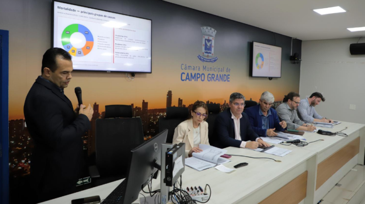 Em reunião na Câmara, vereadores cobram secretário sobre falta de recursos na Saúde da Capital