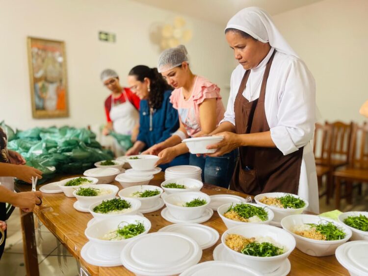 Segunda edição da Feijoada das Mães une sabor, envolvimento escolar e tradição no Centro Educacional Madre Clara Ricci
