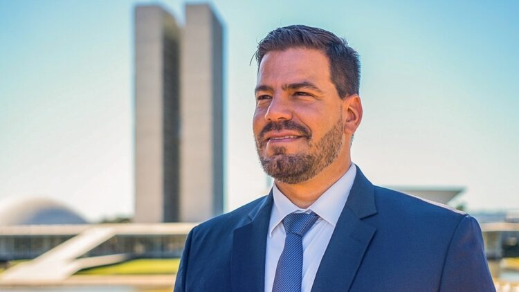 Capitão Contar segue liderando disputa ao Senado; sem ele, esquerda amplia espaço na corrida
