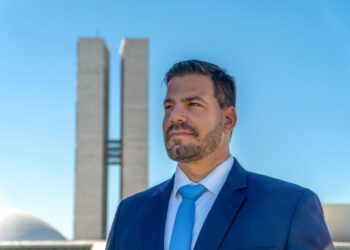 Contar atribui vitória a Flávio Bolsonaro, após EUA classificarem PCC e CV como organizações terroristas