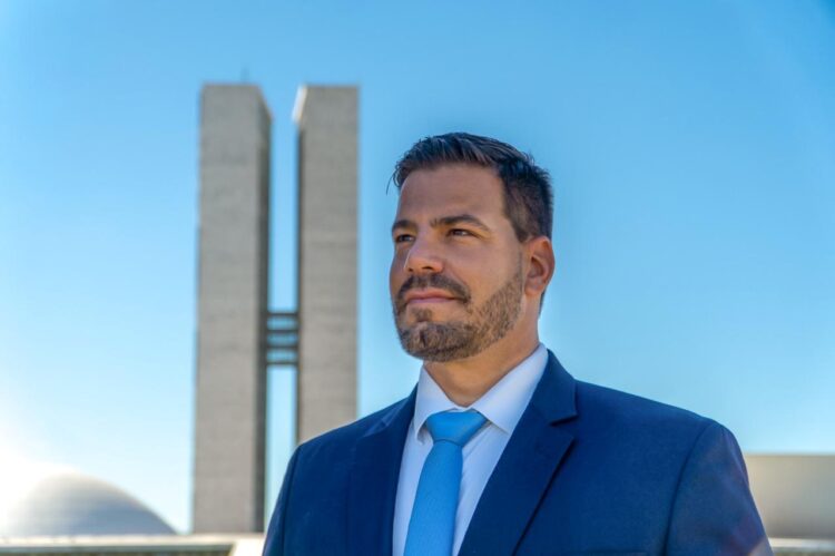 Contar atribui vitória a Flávio Bolsonaro, após EUA classificarem PCC e CV como organizações terroristas