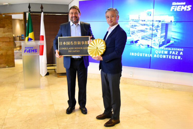 Presidente da Fiems recebe placa oficial de Consulado Honorário do Japão