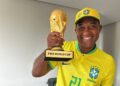 Campeão da Copa de 1994, Viola, participa de ação sobre álbum da Copa em CG