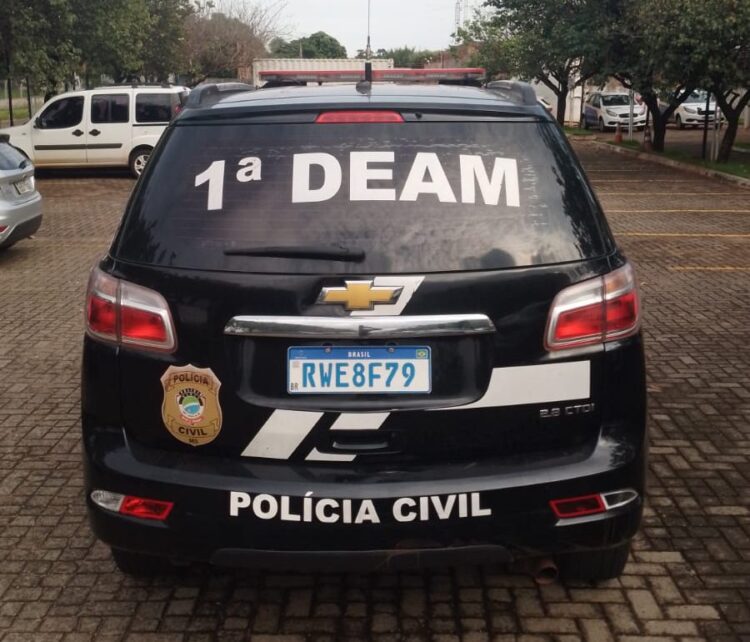 Deportado dos EUA, rapaz é preso em CG por agredir mãe: “louca e esquizofrênica”