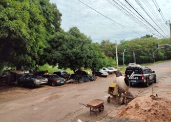 Homem é preso por pintar carros perto do Córrego Imbirussu no Recanto dos Passáros