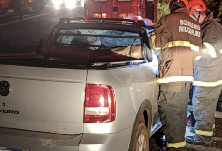 Colisão entre Saveiro e carreta de soja na MS-276 mata morador de Dourados