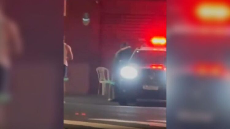 Capivara News TV: Vídeo mostra PM fardado ao lado de viatura beijando moça em plena balada da 14 de Julho