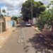 Homem é encontrado morto com facada no coração em casa no Jardim Nhanhá