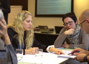 “Faça o que eu digo, não faça o que eu faço”: diferença entre discurso e prática afeta liderança nas empresas